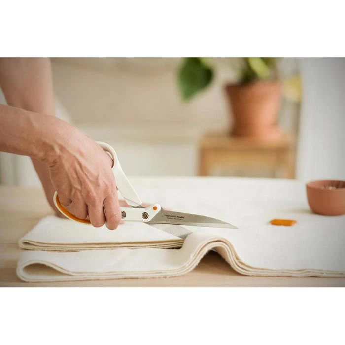 Fiskars Büroschere Amplify RazorEdge, 1005225, 24cm, Universalschere, Metall, Rostfrei, Weiß 4 Fiskars Büroschere Amplify RazorEdge, 1005225, 24cm, Universalschere, Metall, Rostfrei, Weiß – Bild 2